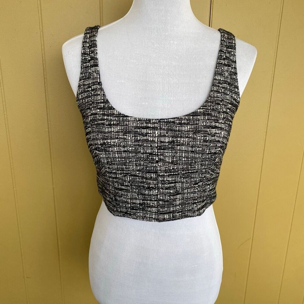 Express women M textured crop tank w/built in bra black & white brand new